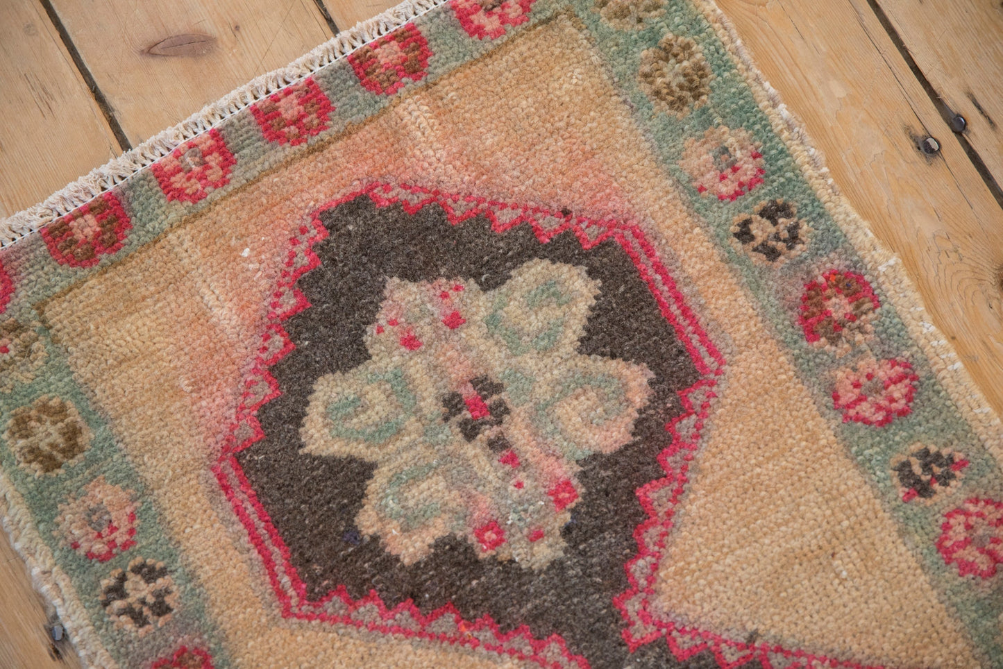 1.5x2.5 Vintage Distressed Kars Rug Mat