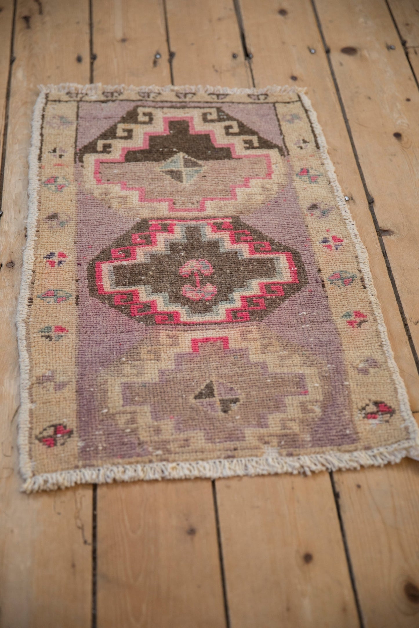 1.5x2.5 Vintage Distressed Kars Rug Mat