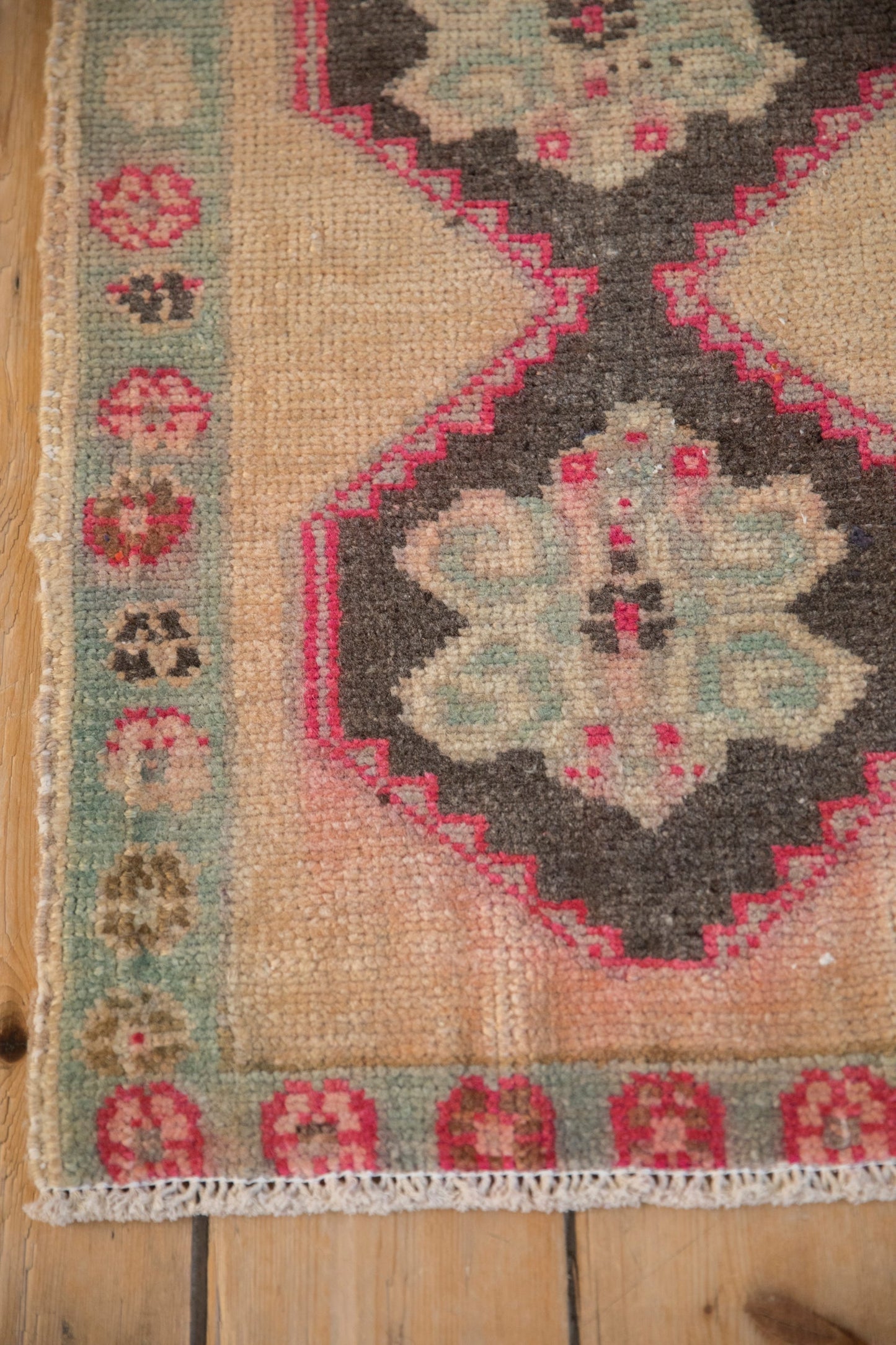 1.5x2.5 Vintage Distressed Kars Rug Mat