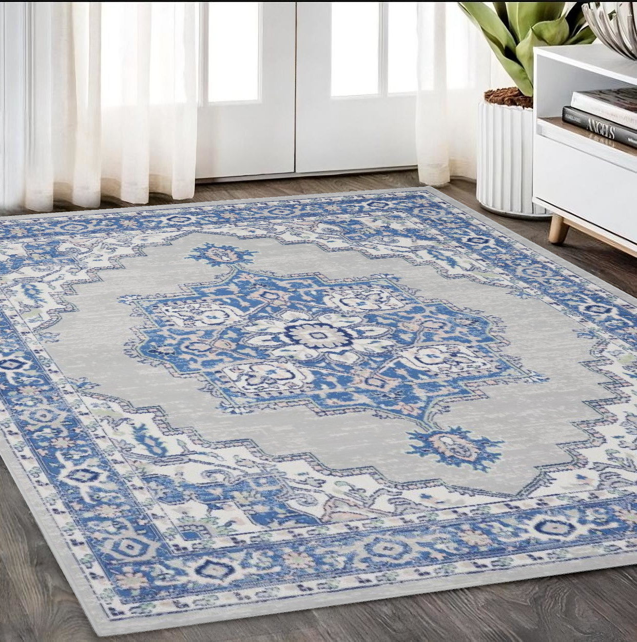 4' X 6' Blue And Ivory Floral Dhurrie Area Rug