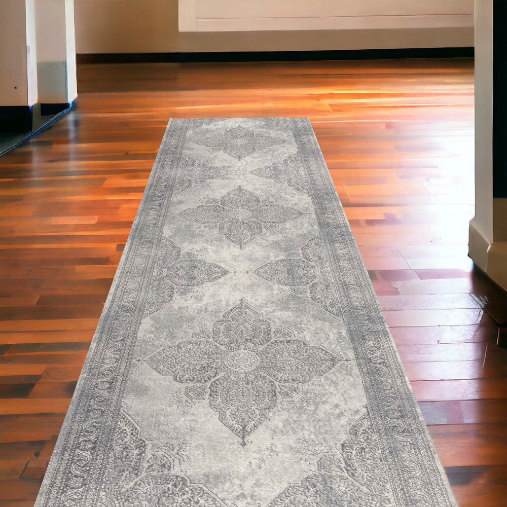 4' X 6' Gray Distressed Medallion Area Rug