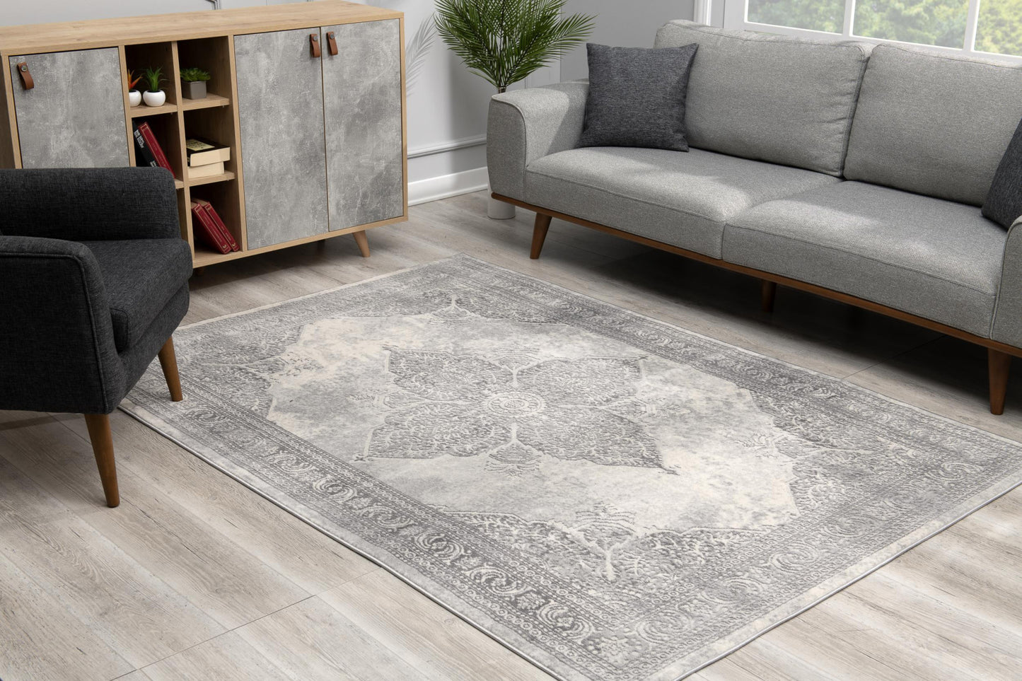 4' X 6' Gray Distressed Medallion Area Rug