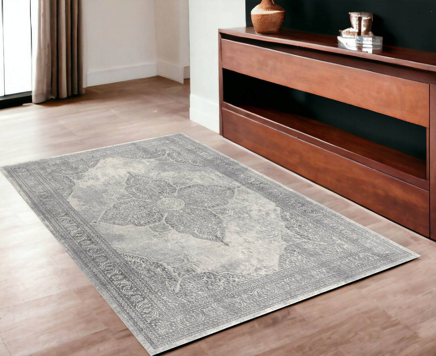 4' X 6' Gray Distressed Medallion Area Rug