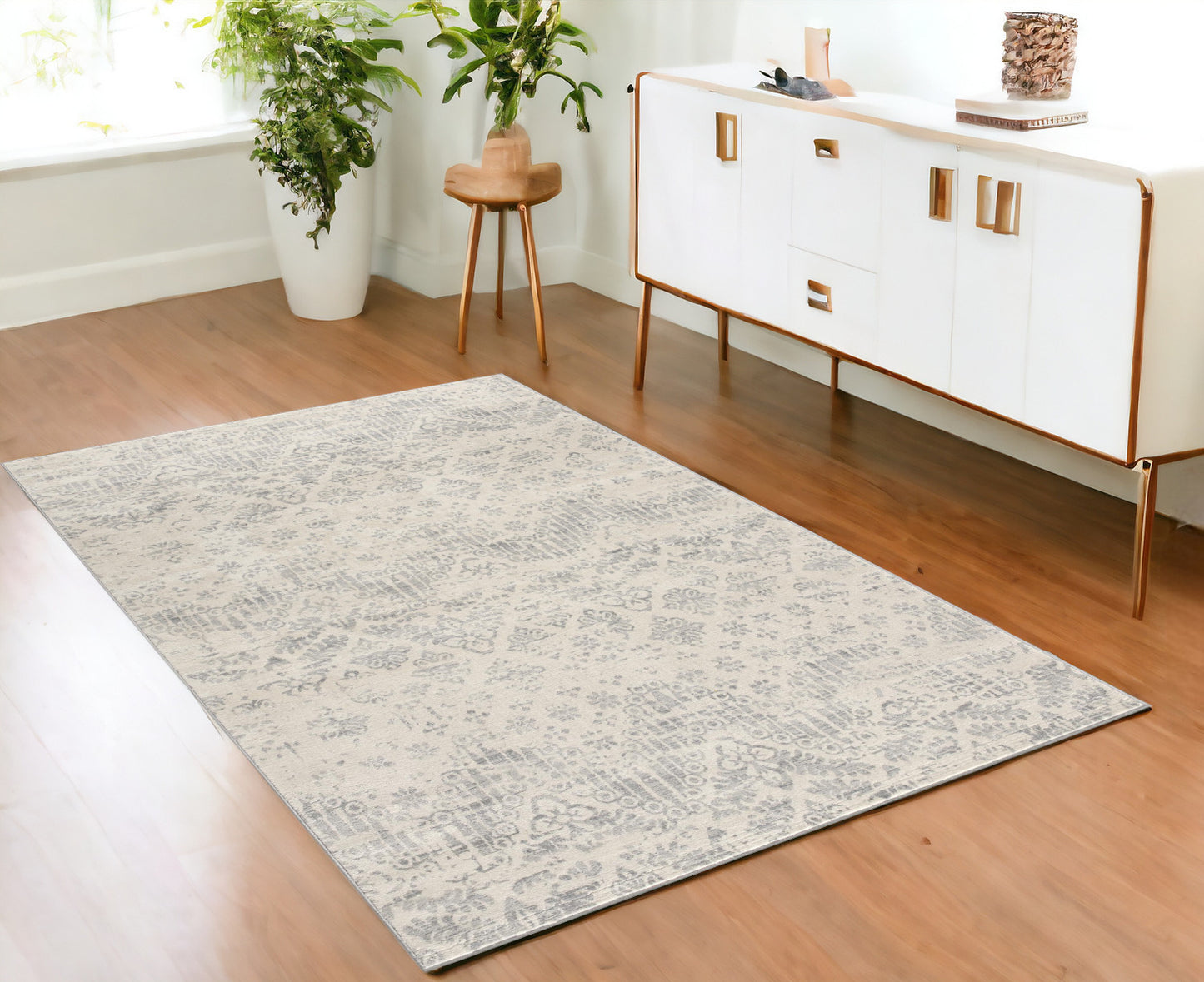 4' X 6' Ivory Distressed Ikat Pattern Area Rug