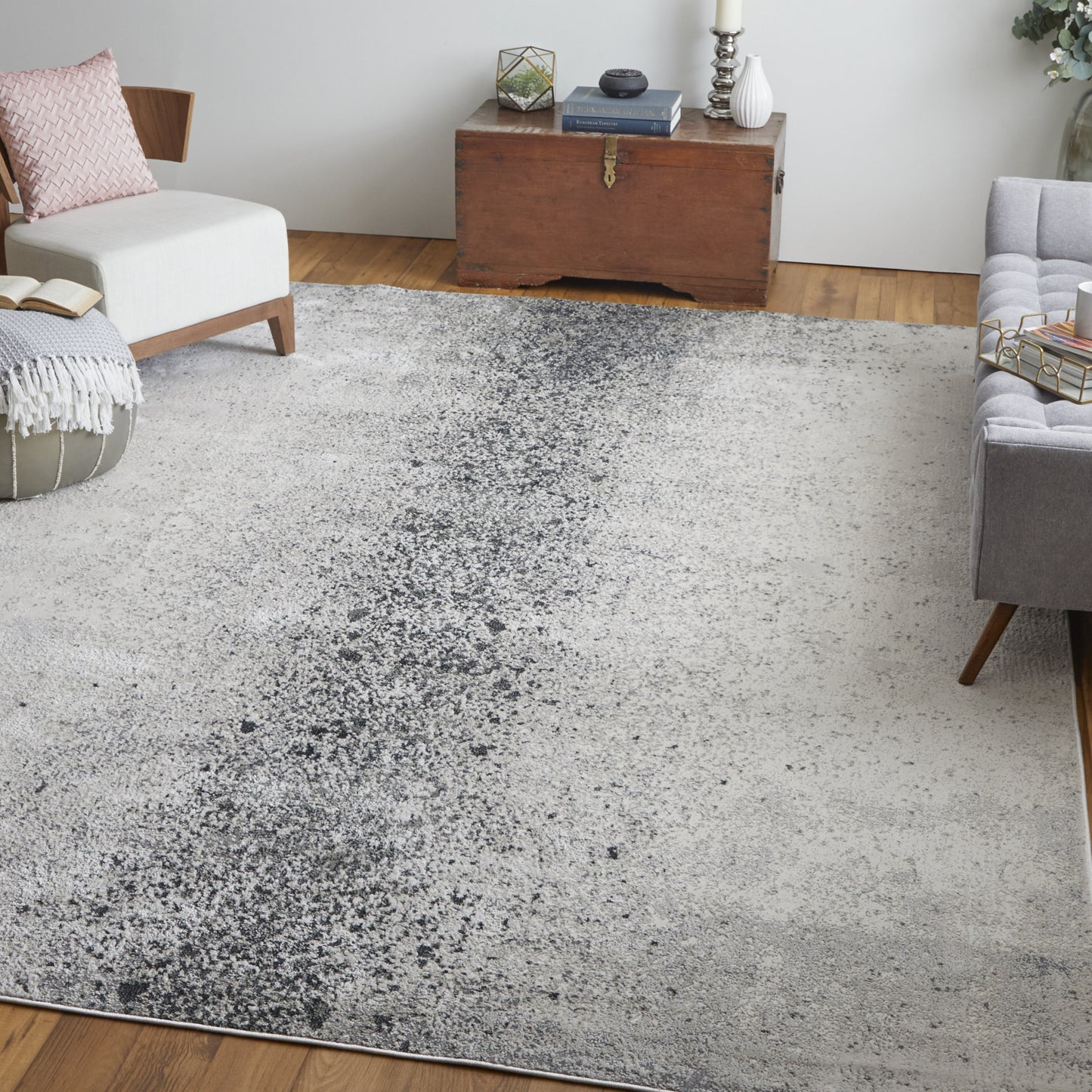 7' X 10' Gray Abstract Area Rug