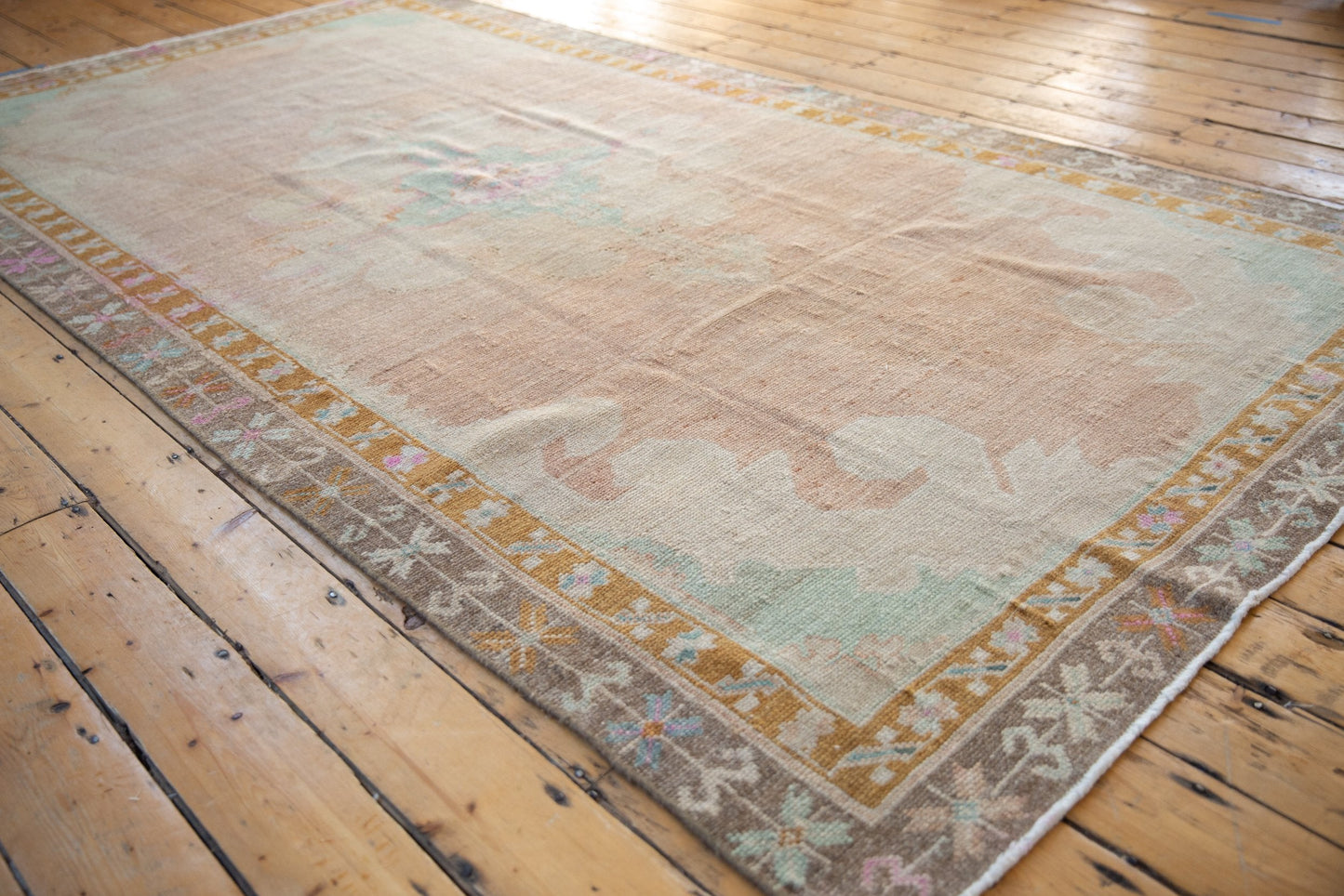 5.5x10.5 Vintage Distressed Kars Carpet