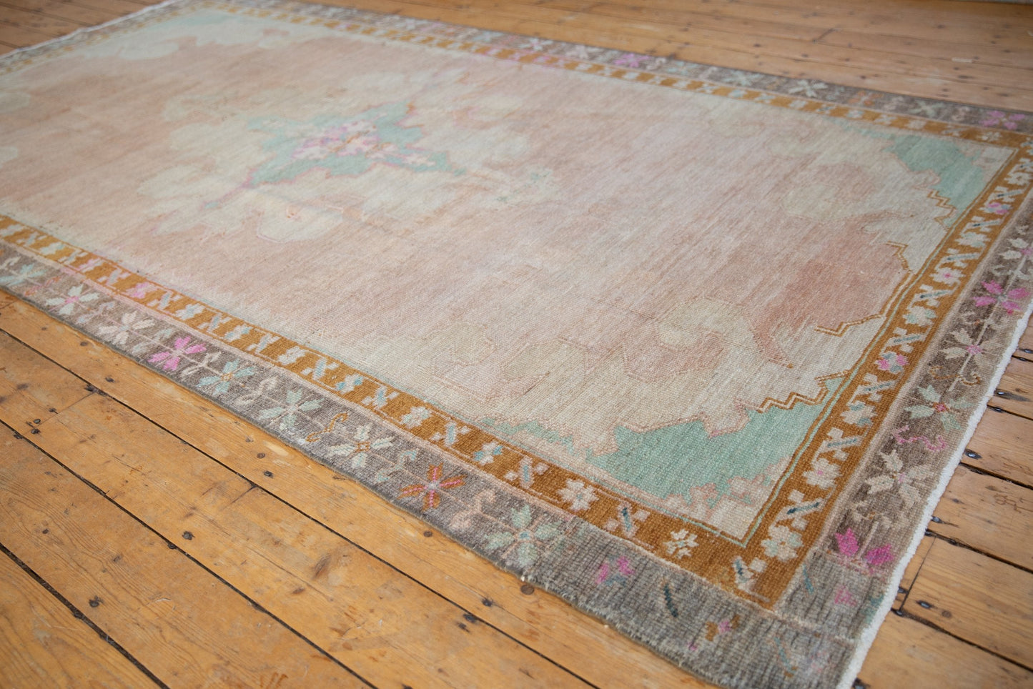 5.5x10.5 Vintage Distressed Kars Carpet