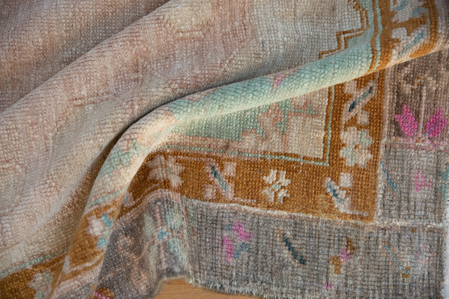 5.5x10.5 Vintage Distressed Kars Carpet