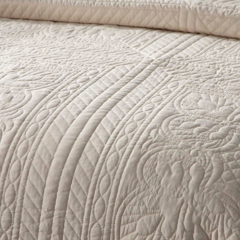 Full/Queen size 3-Piece Reversible Scalloped Edges Microfiber Quilt Set in Cream