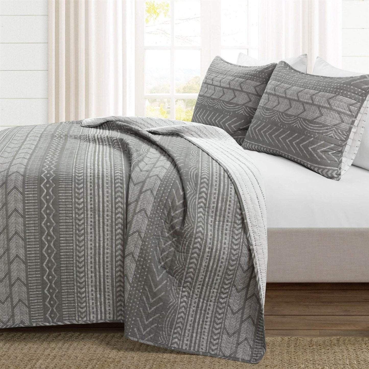 Full/Queen Scandinavian Dark Grey Chevron Reversible Cotton Quilt Set