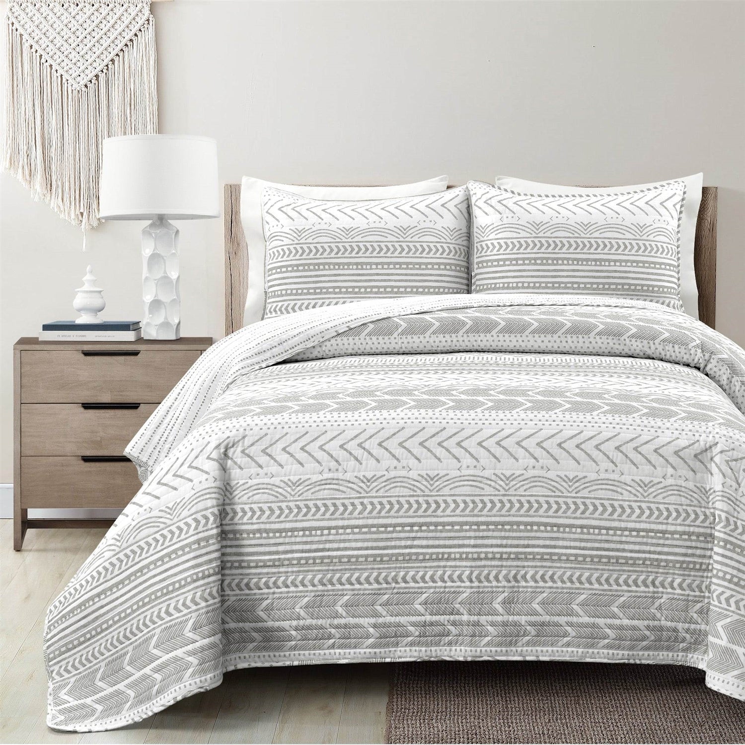 Full/Queen Scandinavian Chevron Grey White Reversible Cotton Quilt Set