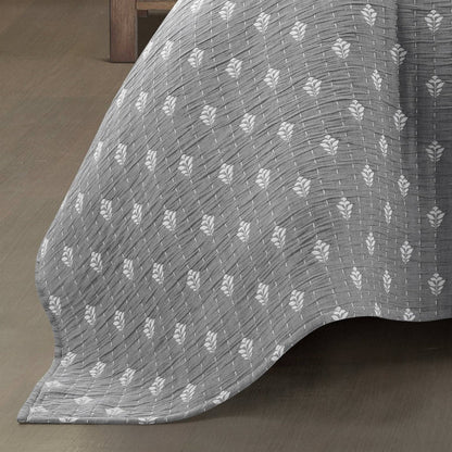 King size 3-Piece Reversible Cotton Yarn Woven Quilt Set in Grey and White