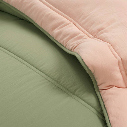Full/Queen Soft Lightweight Reversible Quilted Comforter Set in Green/Pink