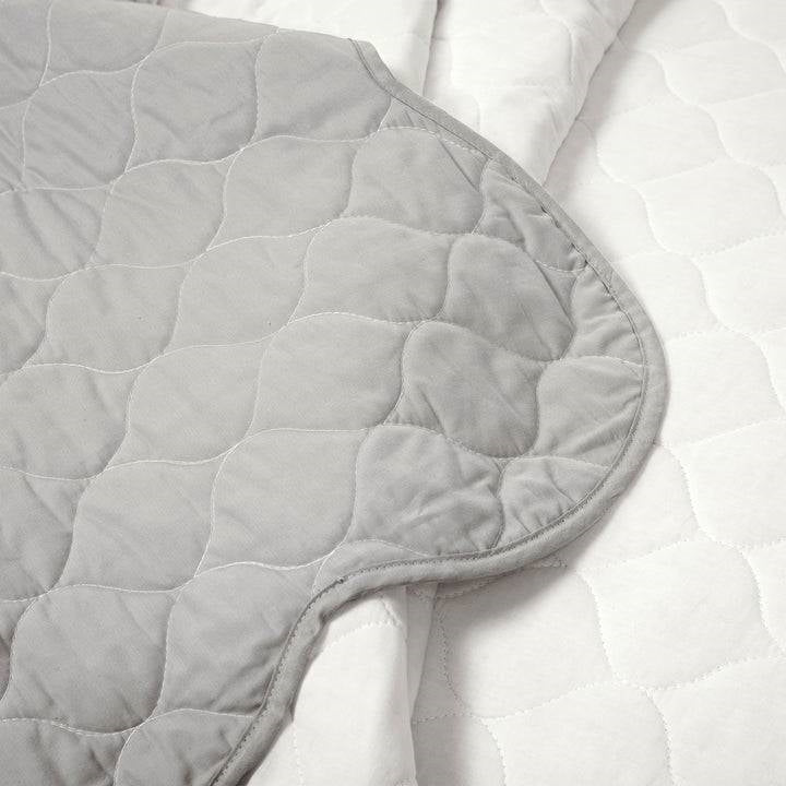 Full/Queen White Grey Scalloped Edge Reversible Thin Light Quilt Set