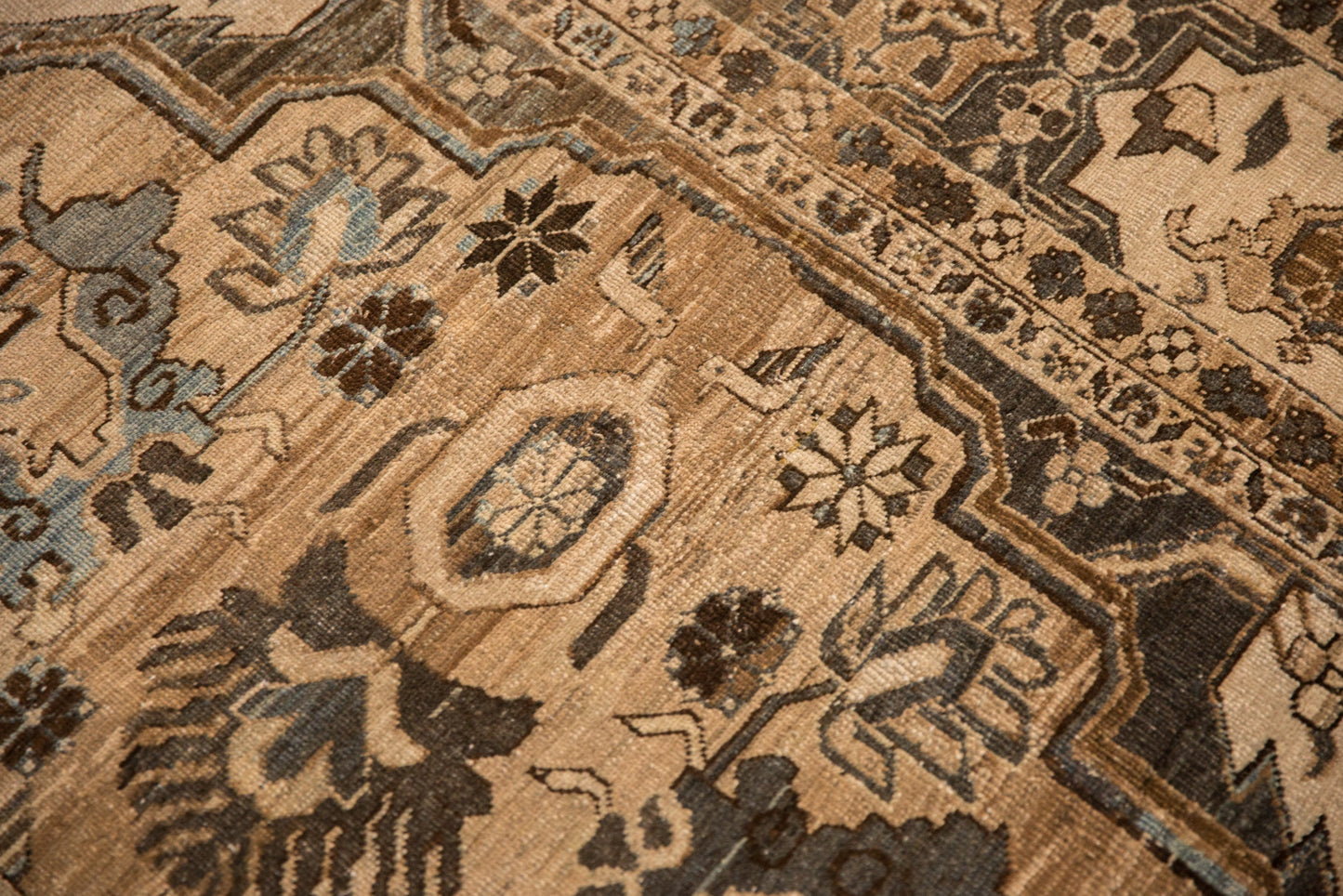 7.5x10.5 Vintage Distressed Khoy Carpet